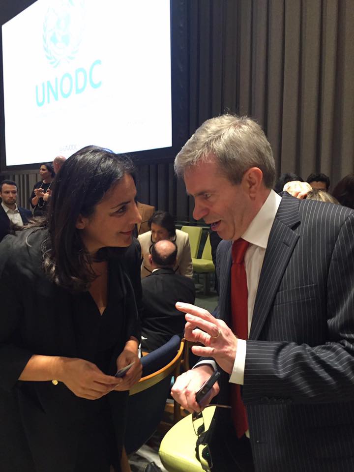 بمساعدة من اصبحت نادية مراد سفيرة؟